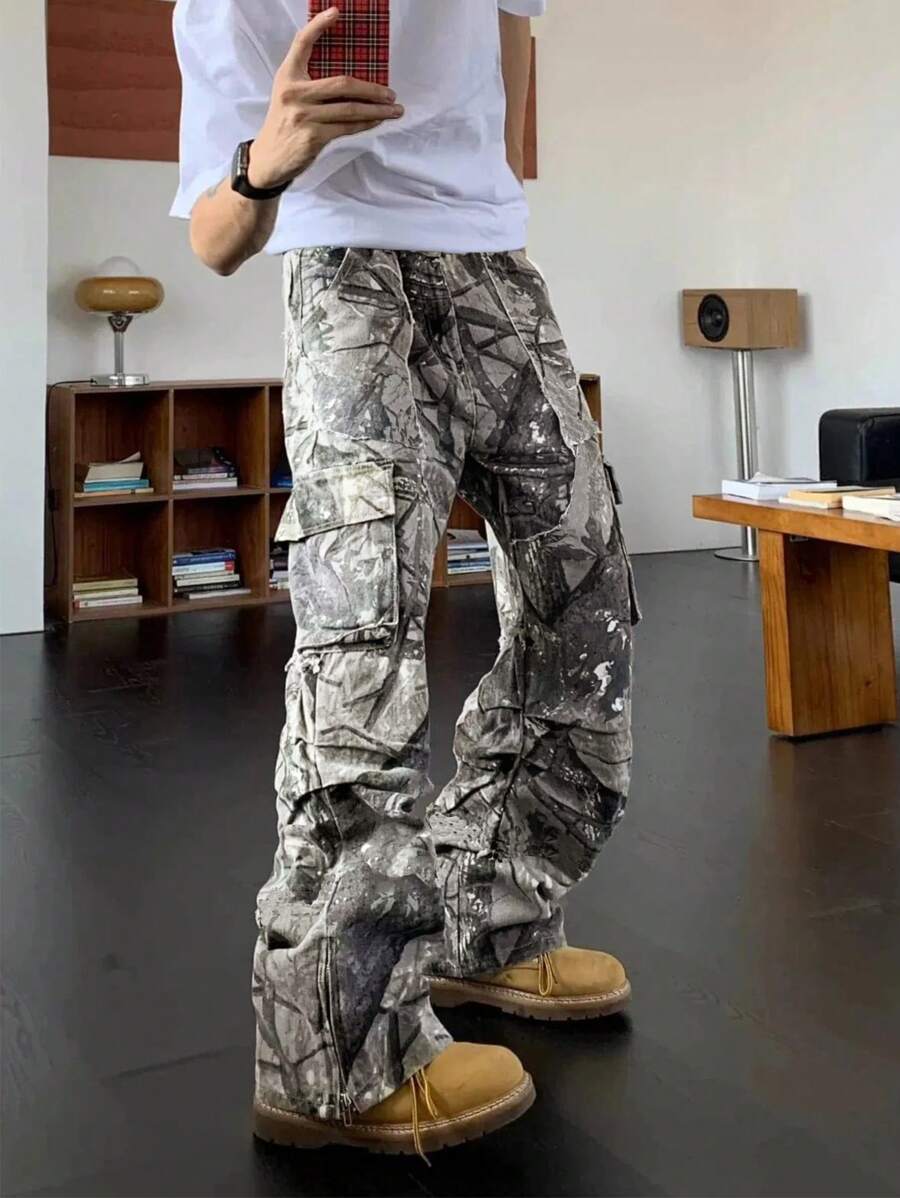 Mens Fashion In The 2000S - Herenmode cargobroek met bladprint, los uitlopend